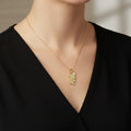 Collier pour femme chaîne ornée d'un joli pendentif serti de zirconiums
