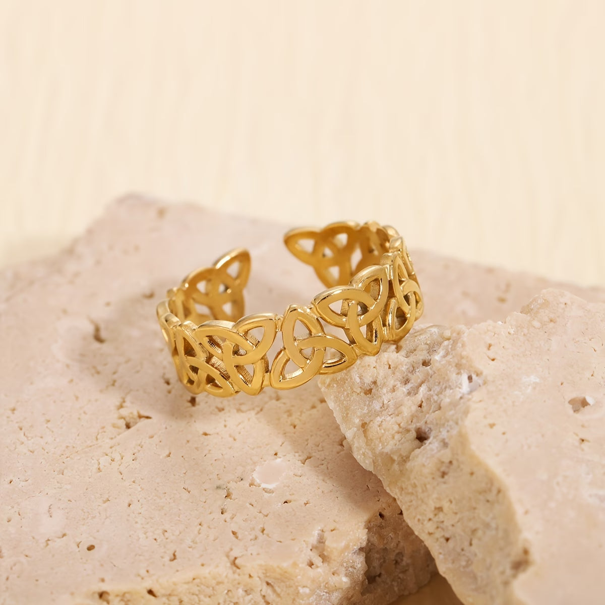 Bague à nœud celtique